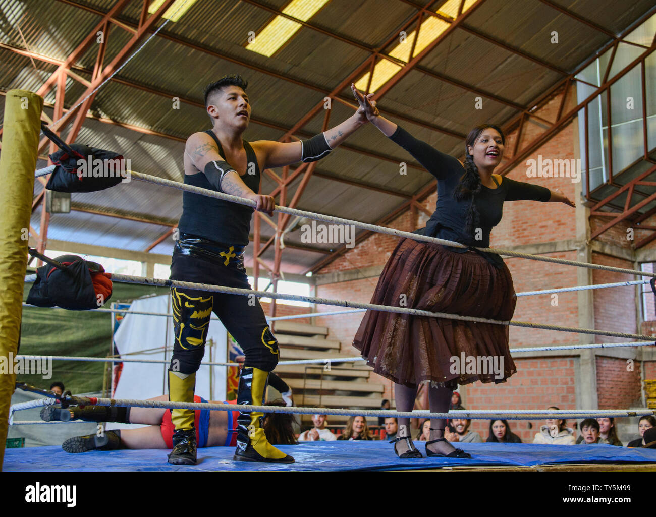 Cholita wrestling (Lucha Libre) a La Paz, in Bolivia Foto Stock