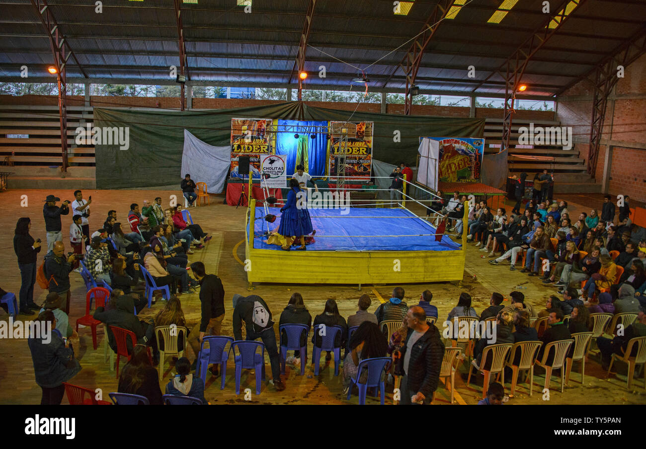Cholita wrestling (Lucha Libre) a La Paz, in Bolivia Foto Stock