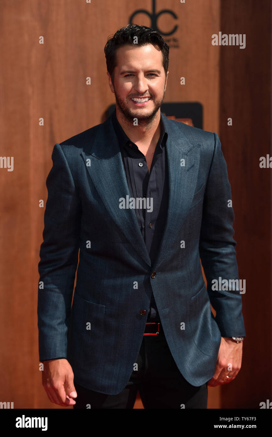 Il cantante LUCA Bryan assiste il 2016 American paese premi per il conto alla rovescia al Forum di Inglewood, California, il 1 maggio 2016. Foto di Michael Owen Baker/UPI Foto Stock