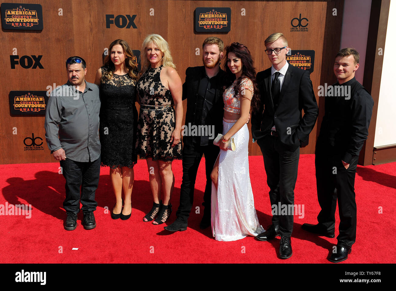 La famiglia Haggard assiste il 2016 American paese premi per il conto alla rovescia al Forum di Inglewood, California, il 1 maggio 2016. Foto di Michael Owen Baker/UPI Foto Stock