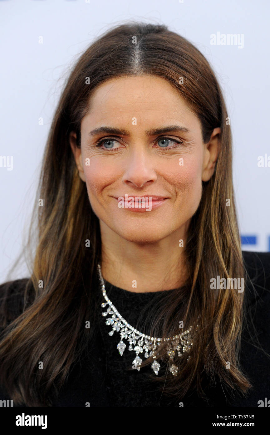 L'attrice Amanda Peet assiste la premiere del documentario "sotto la pistola' alla Academy of Motion Picture Arts & Sciences (AMPAS) in Beverly Hills, la California il 3 maggio 2016. Trama: Primo Conti a mano da genitori di Sandy Hook vittime, commento di esperti e le statistiche rivelano lo stato della pistola americana violenza pistola e delle leggi di controllo. Foto di Michael Owen Baker/UPI Foto Stock