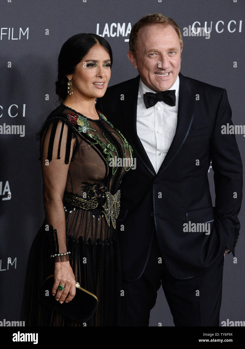L'attrice Salma Hayek e il marito, imprenditore francese e CEO di Kering Francois-Henri Pinault frequentare il LACMA Art + Film gala in onore di Robert Irwin e Kathryn Bigelow presso il Los Angeles County Museum of Art di Los Angeles il 29 ottobre 2016. Foto di Jim Ruymen/UPI Foto Stock