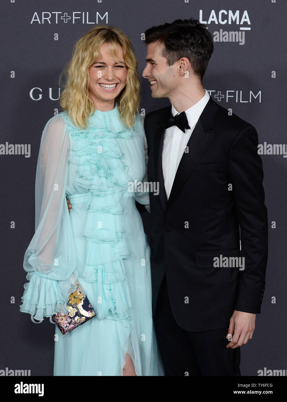 L'attrice Brie Larson e artista Alex Greenwald frequentare il LACMA Art + Film gala in onore di Robert Irwin e Kathryn Bigelow presso il Los Angeles County Museum of Art di Los Angeles il 29 ottobre 2016. Foto di Jim Ruymen/UPI Foto Stock