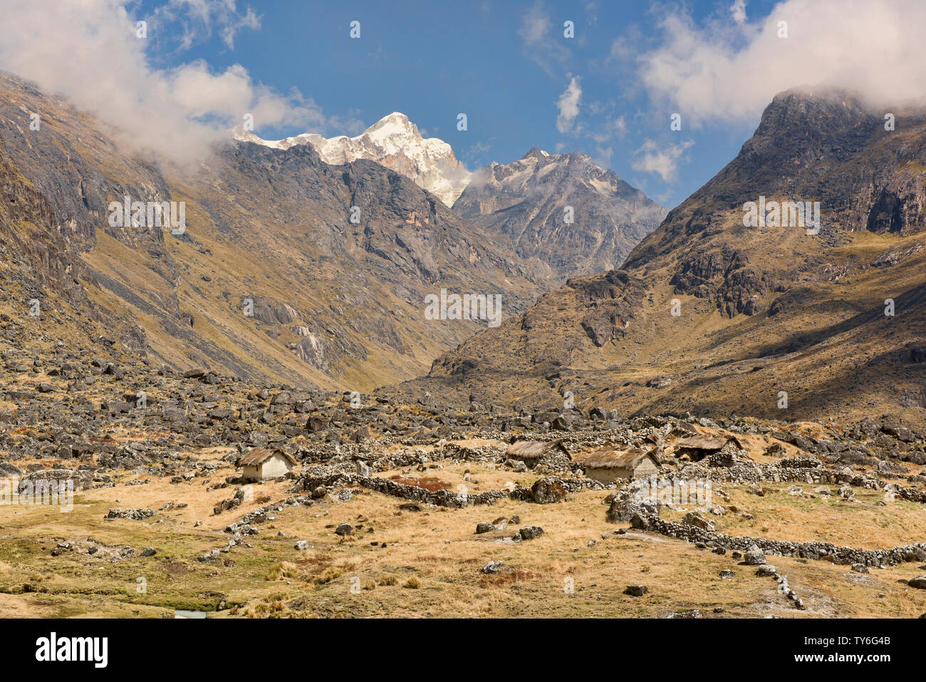 Trekking attraverso la Cordillera Real mountain range, Bolivia Foto Stock