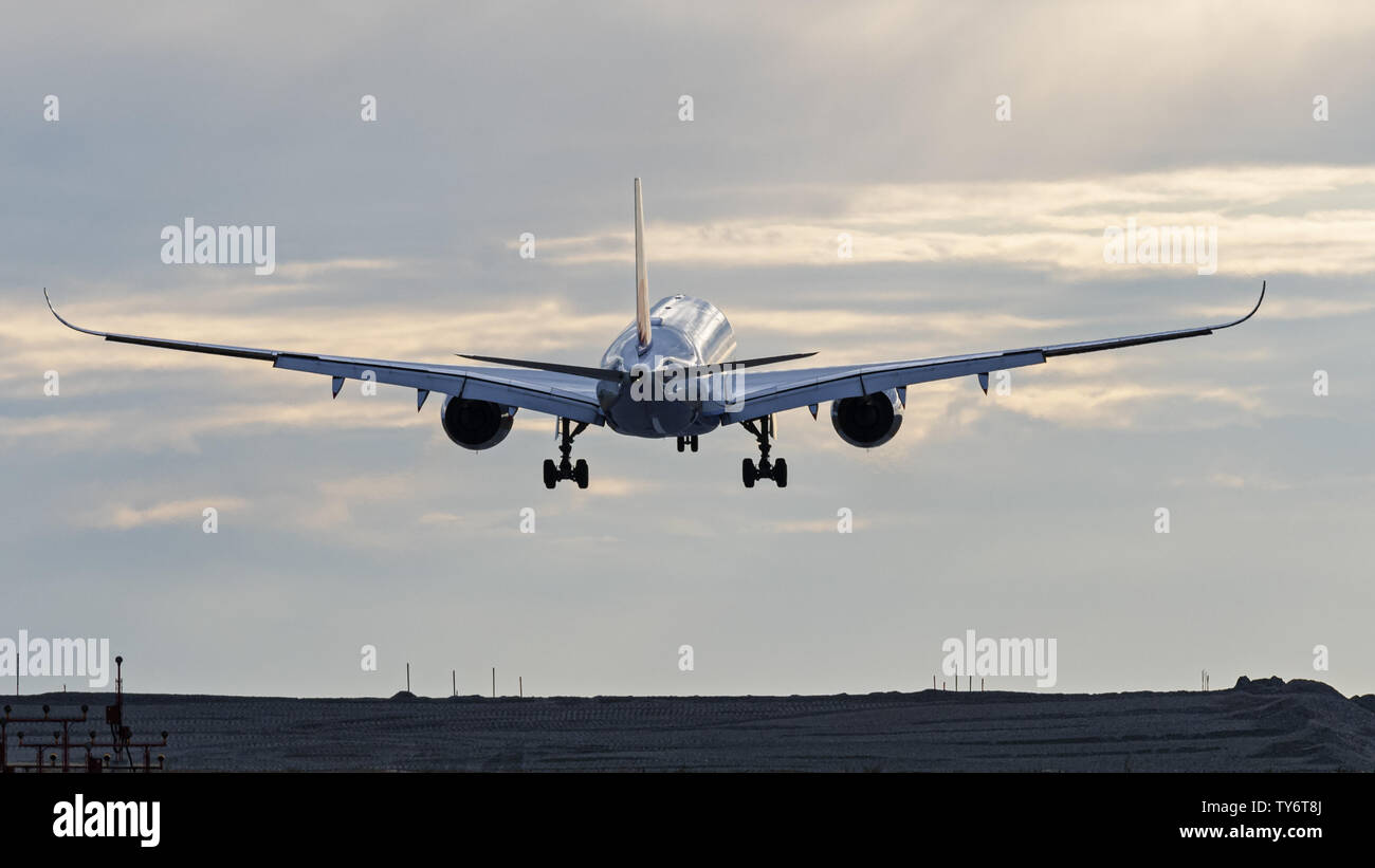 Richmond, British Columbia, Canada. Il 23 giugno, 2019. Una China Airlines Airbus A350-900 jetliner sul breve avvicinamento finale per l'atterraggio all'Aeroporto Internazionale di Vancouver. Credito: Bayne Stanley/ZUMA filo/Alamy Live News Foto Stock