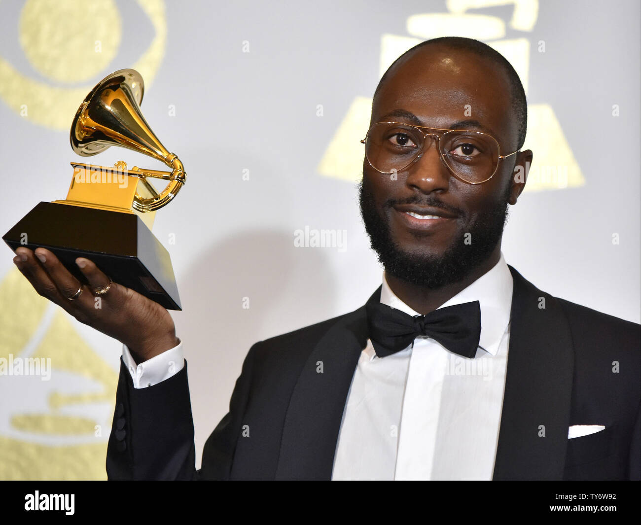Paul Jefferies appaiono dietro le quinte con il loro premio per la migliore canzone Rap per 'Hotline Bling" durante la 59th Annual Grammy Awards tenutosi presso Staples Center a Los Angeles il 12 febbraio 2017. Foto di Christine masticare/UPI Foto Stock