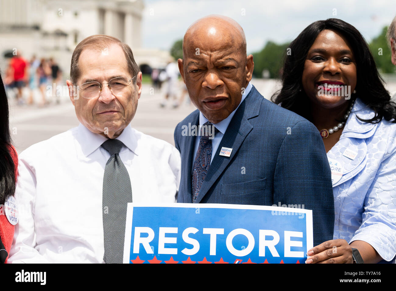 Stati Uniti Rappresentante Jerry Nadler (D-NY), John Lewis (D-GA) e Terri Sewell (D-a1) presso l'U.S. Capitol per H.R.4, "diritti di voto di avanzamento atto di 2019'. Foto Stock