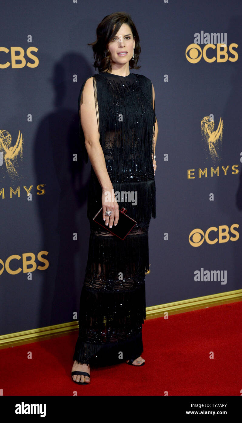 Attore Neve Campbell arriva per la sessantanovesima annuale di Primetime Emmy Awards presso Microsoft Theatre di Los Angeles il 17 settembre 2017. Foto di Christine masticare/UPI Foto Stock