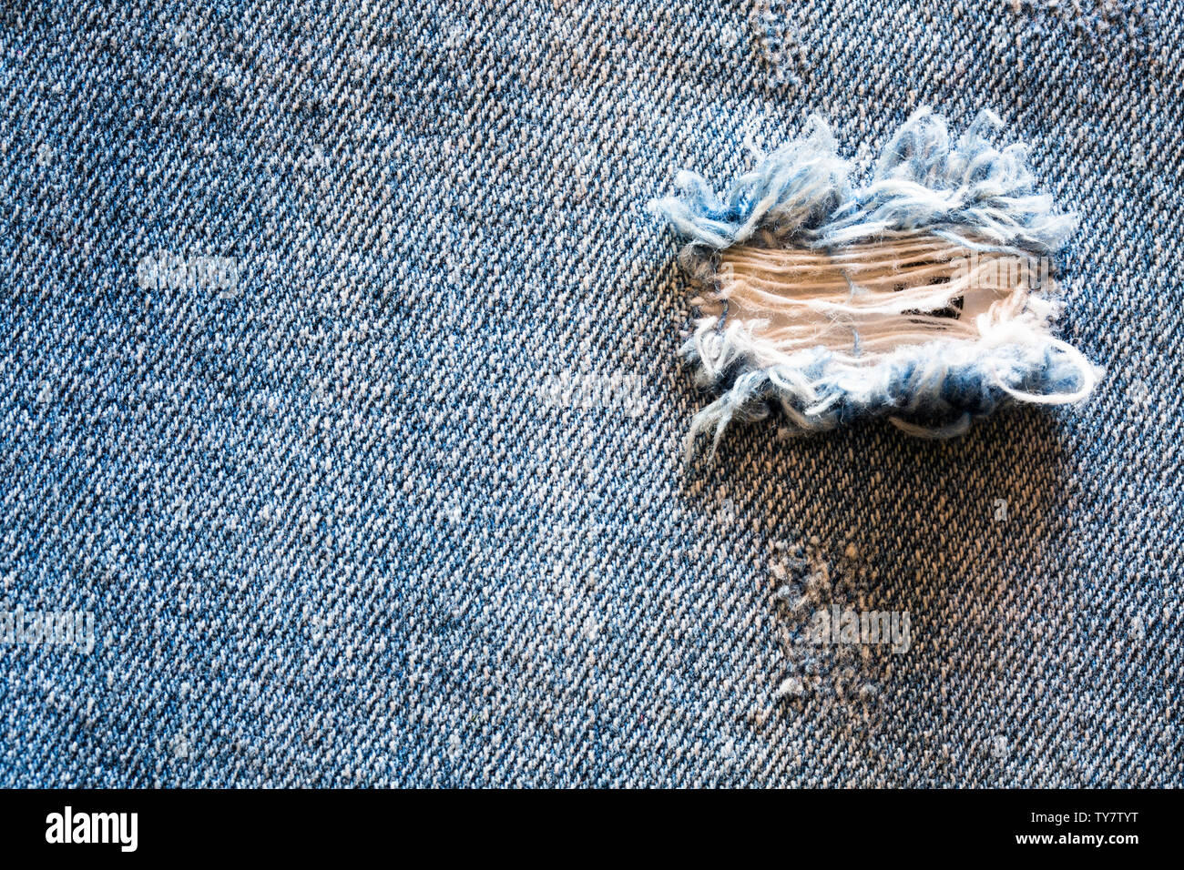 Jeans strappati jeans strappati texture Foto Stock