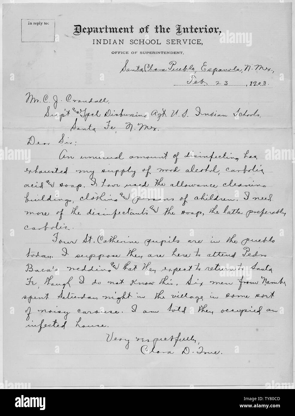 Lettera al provveditore chiedendo più la disinfezione di materiali di consumo e la presenza degli Indiani che vivono al di fuori della Santa Clara Pueblo.; Portata e contenuto: Lettera a Supt. Crandall da Miss vero richiede più legno alcol, acido carbolico e sapone per la disinfezione. Ha inoltre informato che lui 4 alunni di Santa Caterina erano nel pueblo per partecipare a un matrimonio e 6 uomini da Nambe abbiamo passato una notte in orge in una casa infetti. Foto Stock