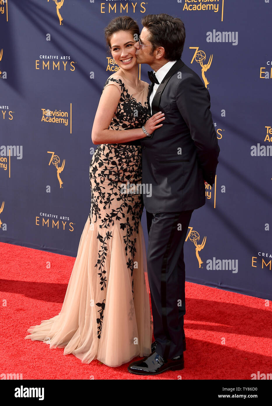 (L-R) attore John Stamos e moglie Caitlin McHugh frequentare il Creative Arts Emmy Awards presso il Microsoft Theatre di Los Angeles il 8 settembre 2018. Foto da Gregg DeGuire/UPI Foto Stock
