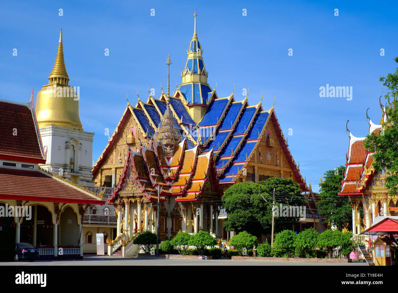 Wat Phra Bang, famosa per il 'spiritually carica', 'magical' tatuaggi amministrato; vicino a Nakhon Chaisi, provincia di Nakhon Pathom, Thailandia Foto Stock