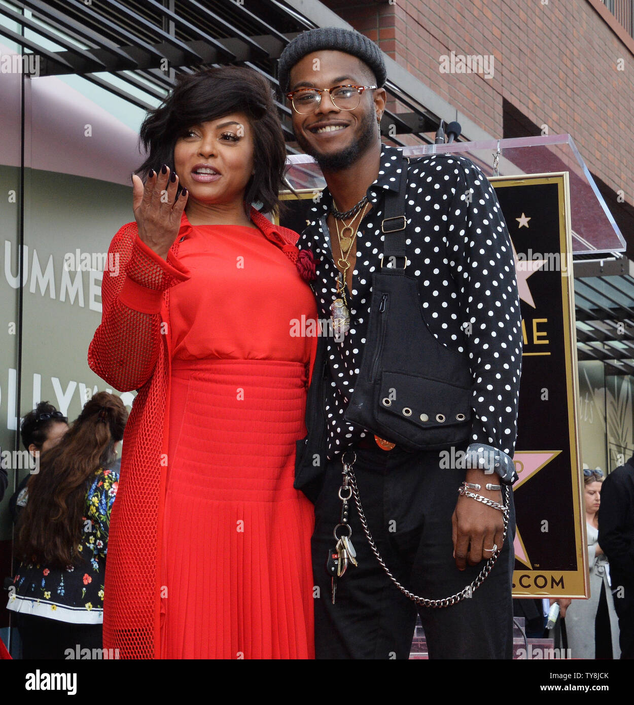Taraji P. Henson è unita da suo figlio Marcell Johnson durante una cerimonia di inaugurazione venerandola con il 2,655th della stella sulla Hollywood Walk of Fame a Los Angeles il 28 gennaio 2019. Foto di Jim Ruymen/UPI. Foto Stock