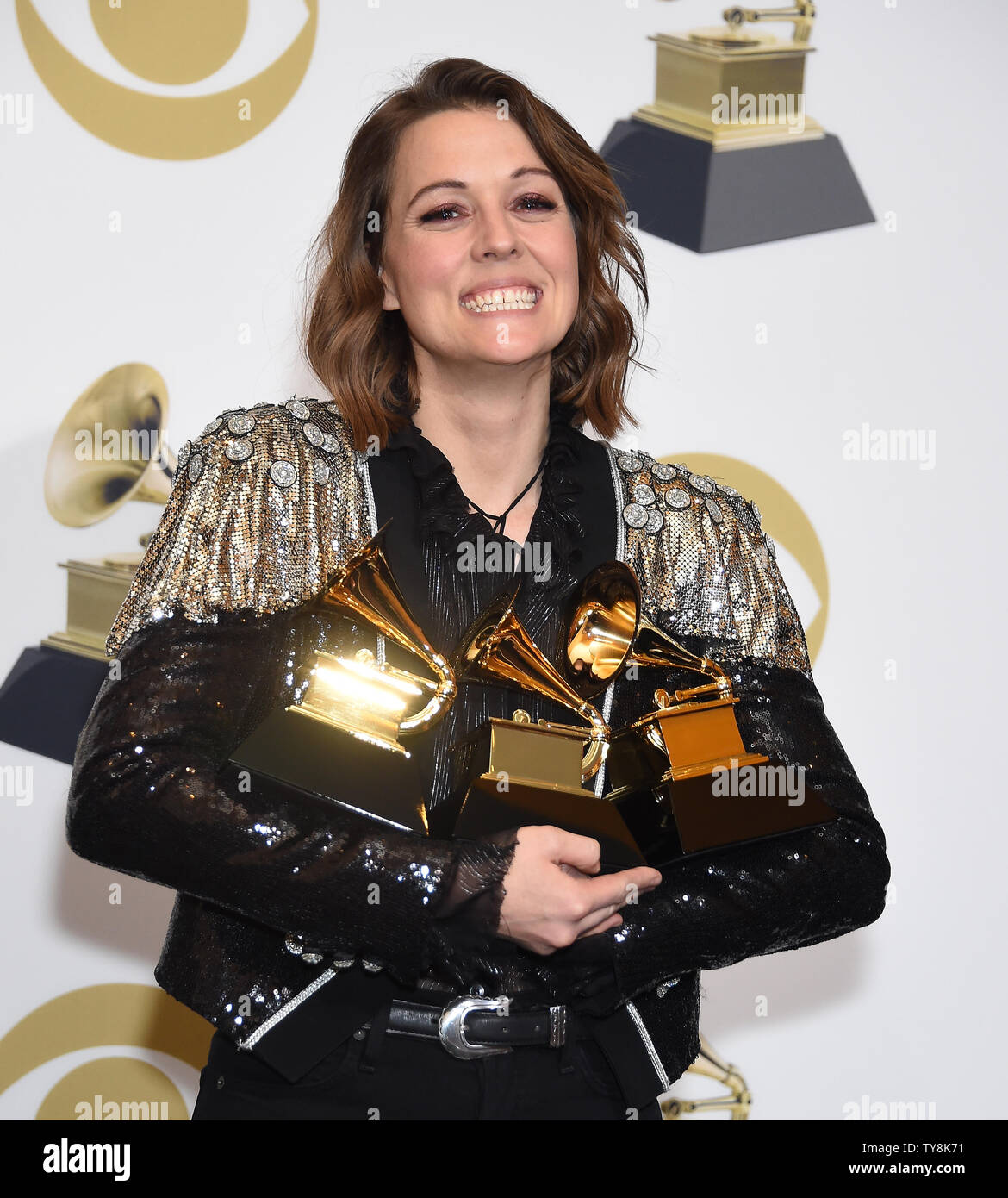 Brandi Carlisle appare dietro le quinte con i suoi premi per il miglior radici americane canzone per 'la barzelletta,' Best Americana Album per 'dal modo, ti perdono,' e migliori radici americane Prestazioni per 'la barzelletta,' durante la 61Annual Grammy Awards tenutosi presso Staples Center a Los Angeles il 10 febbraio 2019. Foto da Gregg DeGuire/UPI Foto Stock