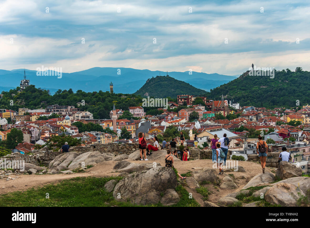 Nebet Tepe Hill nella città di Plovdiv, Bulgaria. Vista panoramica con il caldo tramonto. Foto Stock