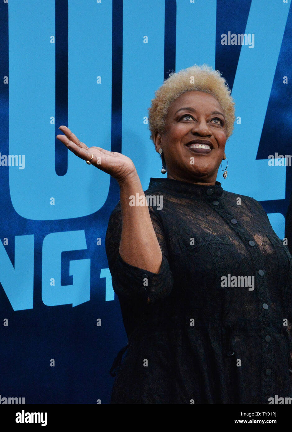 Membro del cast CCH Pounder assiste la premiere di sci-fi di Motion Picture 'Godzilla: Re dei mostri" con suo marito Renn Hawkey e la loro figlia Gytta Lubov Hawkey e figlio Fynn Hawkey al TCL teatro cinese nella sezione di Hollywood di Los Angeles il 18 maggio 2019. Il film racconta la storia del cripto-agenzia zoologico Monarch faceing off contro una batteria di dio-dimensionato mostri, compreso il possente Godzilla, che si scontra con Mothra, Rodan e la sua ultimate nemesi, tre punte Ghidorah Re. Foto di Jim Ruymen/UPI Foto Stock