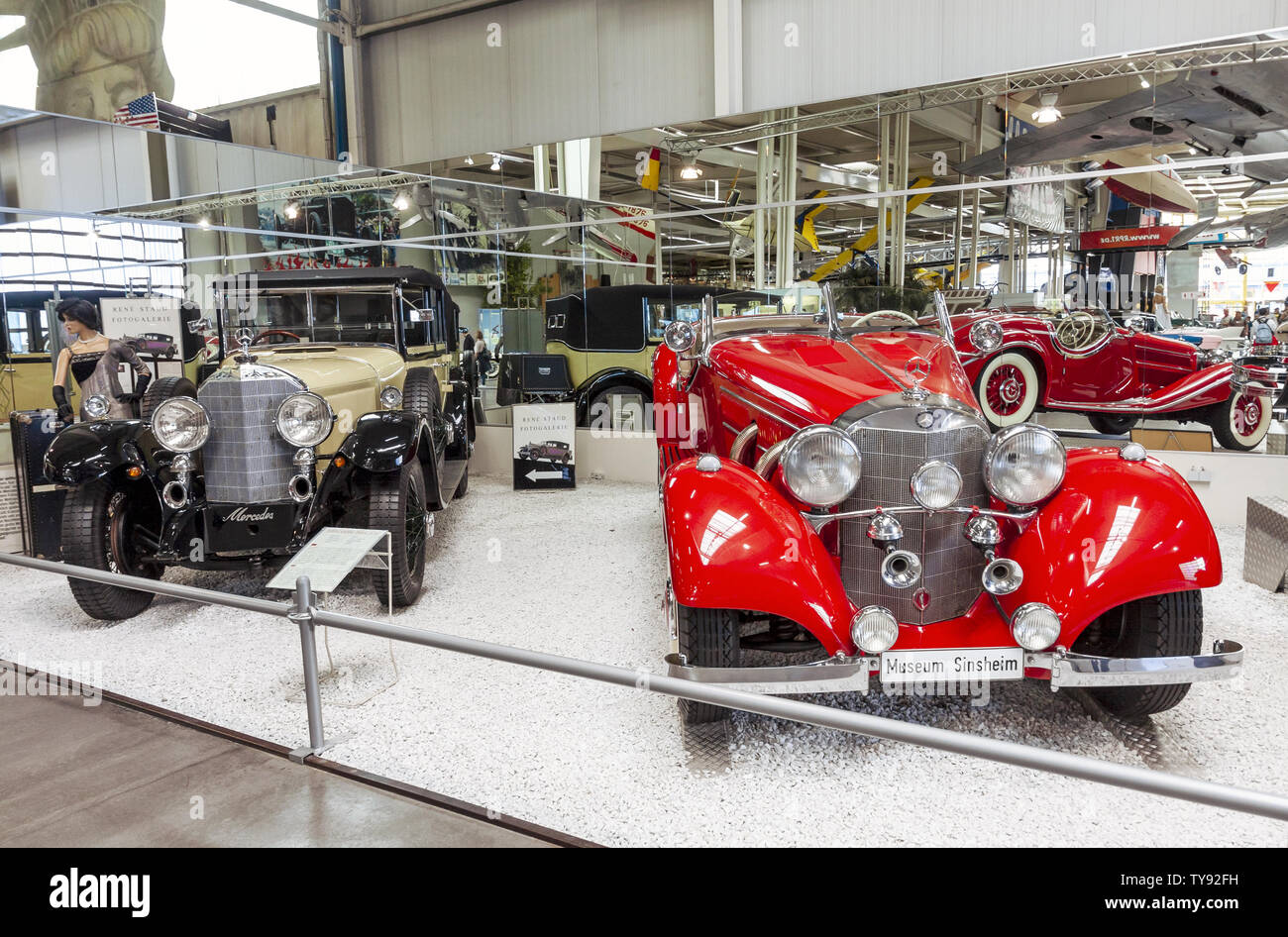 Sinsheim, Germania - Luglio 1, 2017: Classic vintage Mercedes Benz auto sul display in Sinsheim auto e technik museum in Germania Foto Stock