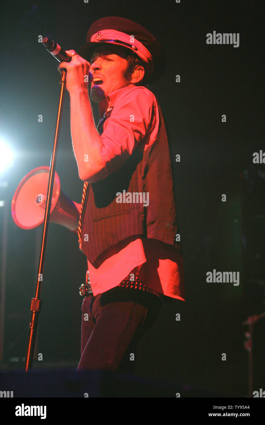 Lead singer Scott Weiland esegue con Velvet Revolver a sostegno del loro nuovo album "Libertad" al Hard Rock a Las Vegas il 21 settembre 2007. (UPI foto/Daniel Gluskoter) Foto Stock