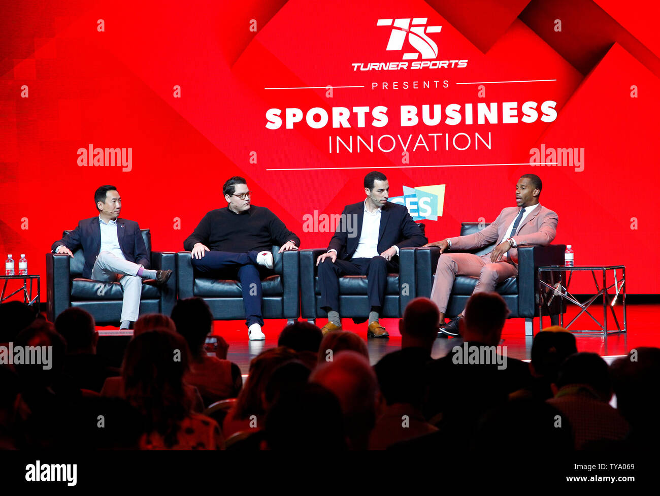 Matt Hong, COO, Turner Sport, influencer marketing Ben Soffer, James Carwana, VP di Intel Capital e General Manager di Intel lo sport e la NFL wide receiver, Victor Cruz, partecipare a uno sport Business Innovation conferenza, durante il 2018 International CES, al Sands Expo convention center di Las Vegas, Nevada, 11 gennaio 2018. Foto di James Atoa/UPI Foto Stock
