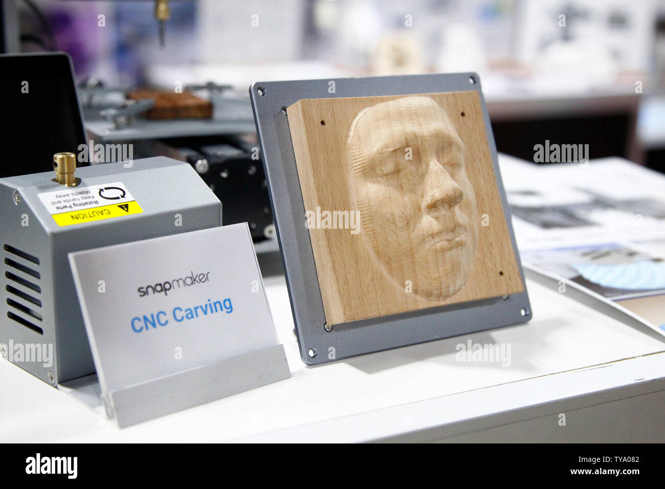 Incisore laser in legno immagini e fotografie stock ad alta risoluzione -  Alamy