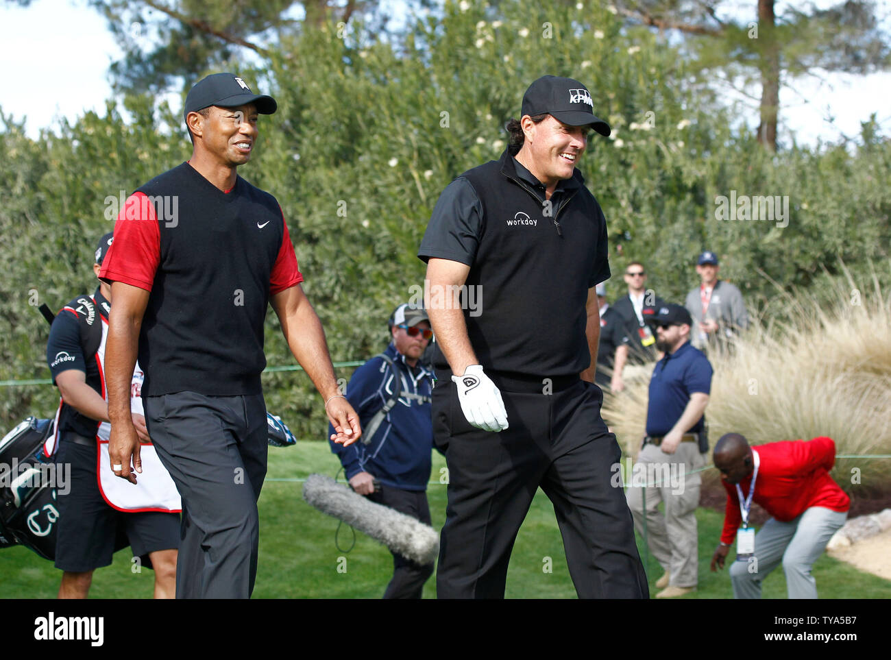 Longtime rivali di Tiger Woods e Phil Mickelson a competere in pay-per-view il vincitore prende tutto $9 milioni di dollari di partita di golf a Shadow Creek Golf a Las Vegas, Nevada, il 23 novembre 2018. Foto di James Atoa/UPI Foto Stock