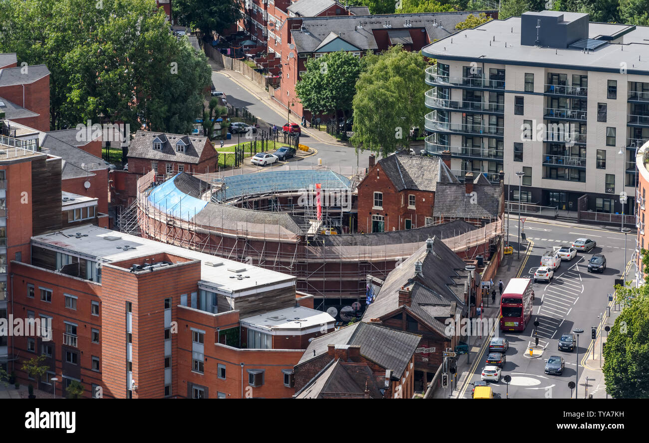 Una vista aerea della storica 19th Centurey Roundhouse vicino al canale principale di Birmingham nel centro della città. Foto Stock