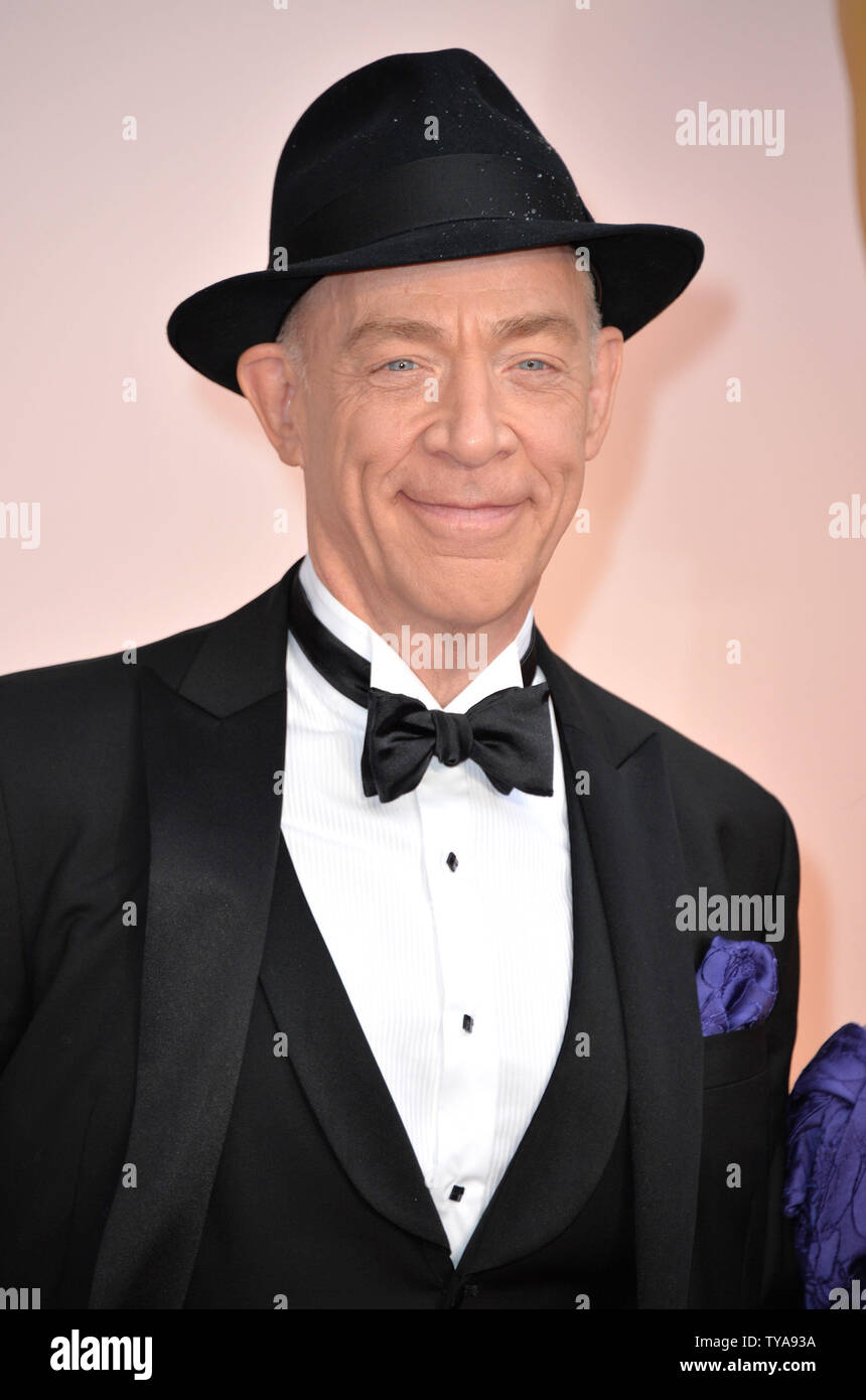 JK Simmons arriva sul tappeto rosso al 87th Academy Awards a Hollywood & Highland Center di Los Angeles il 22 febbraio 2015. Foto di Kevin Dietsch/UPI Foto Stock