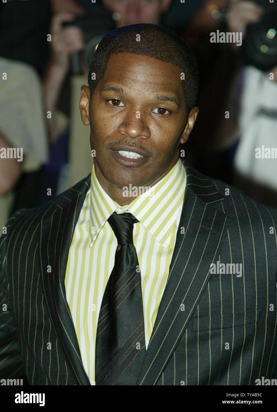 Attore americano Jamie Foxx arriva per il Regno Unito Premiere del suo ultimo film "Danni collaterali" all'Impero Leicester Square a Londra giovedì settembre 2,2004. (UPI FOTO/Hugo Philpott ) Foto Stock