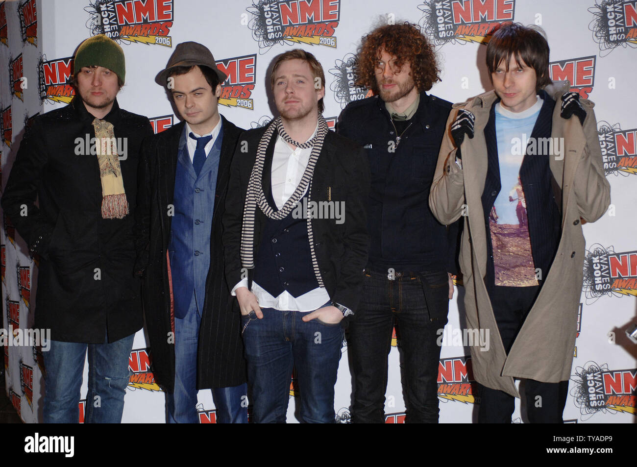 British rockband Kaiser Chiefs frequentare il NME Awards a Hammersmith Palais di Londra il 23 febbraio 2006.(UPI foto/Rune Hellestad) Foto Stock