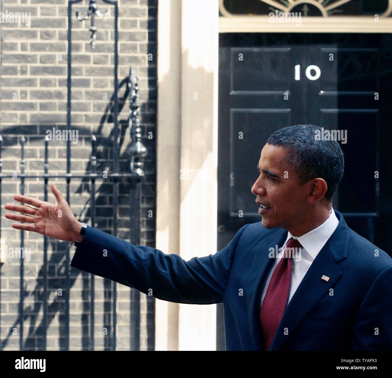 Presunto candidato presidenziale democratico Sen. (D-il) Barack Obama parla ai media in seguito a un incontro con il Primo ministro britannico Gordon Brown al 10 di Downing Street per una riunione a Londra nel mese di luglio, 26, 2008. (UPI foto/Hugo Philpott) Foto Stock