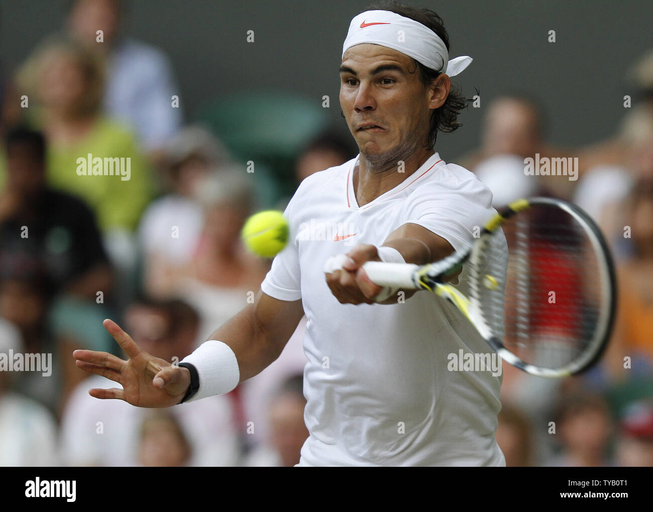 La Spagna di Rafael Nadal gioca contro la Germania Philip Petzschner nel sesto giorno di Wimbledon campionati di Wimbledon il 26 giugno 2010. UPI/Hugo Philpott Foto Stock