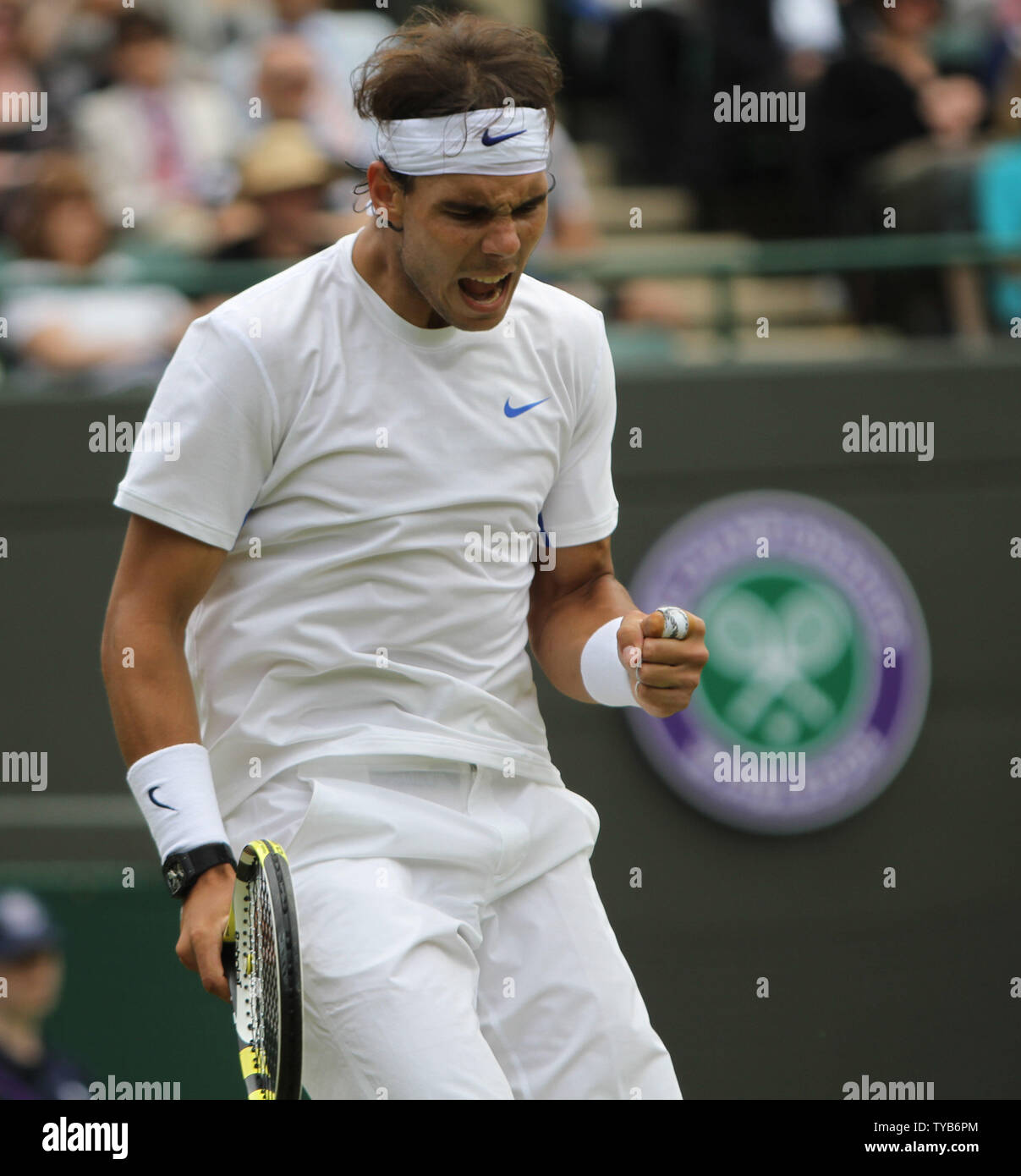 La Spagna di Rafael Nadal reagisce nella sua partita contro il Lussemburgo è Gilles Muller il sesto giorno della 125th campionati di Wimbledon in Wimbledon,Inghilterra Sabato 25 Giugno, 2011. UPI/Hugo Philpott Foto Stock