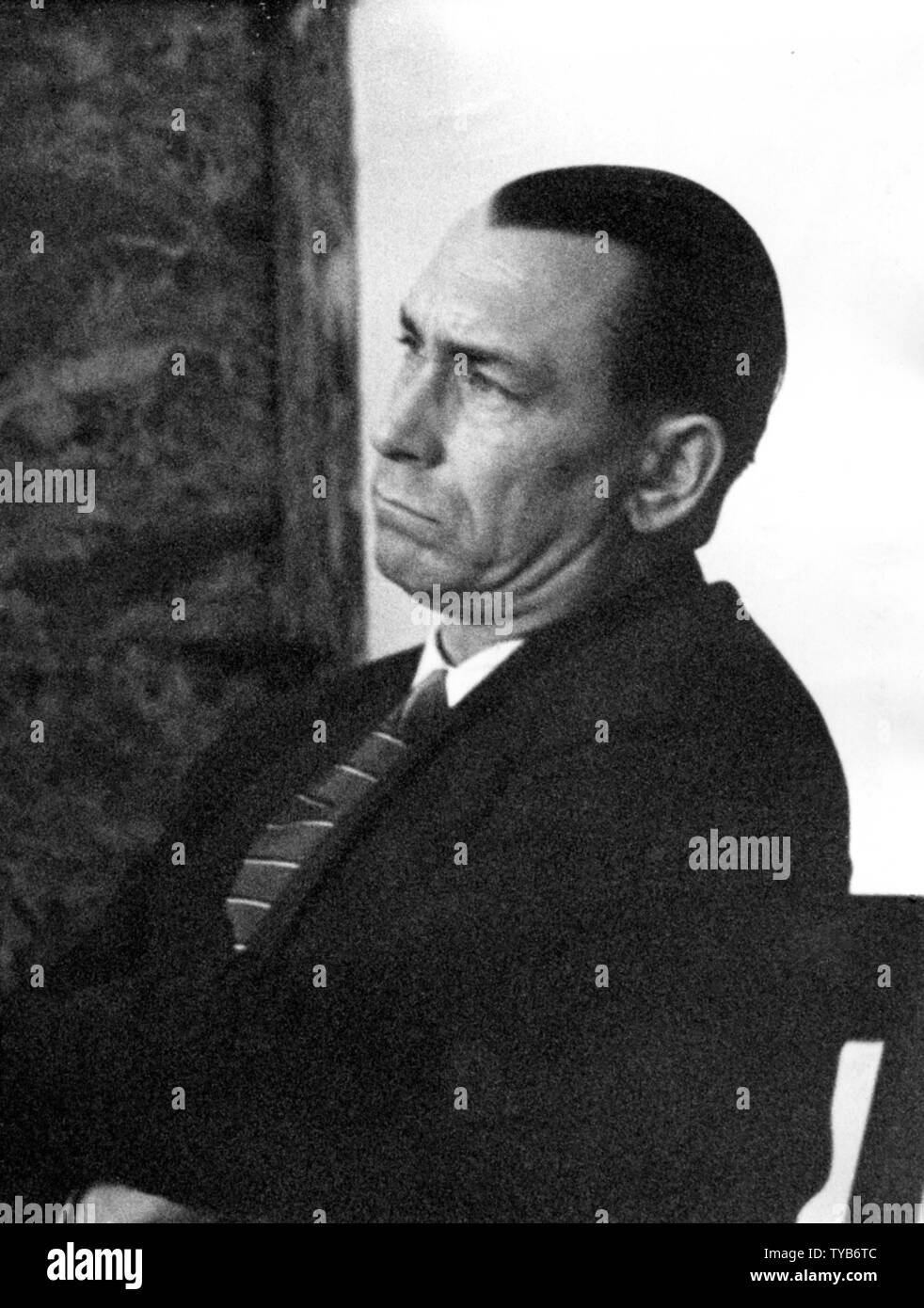 Convenuta Ernst Moritz Klönne durante il periodo di prova in Arnsberg il 10 dicembre 1957. Durante il massacro nella foresta di Arnsberg nel marzo del 1945, più di 200 lavoratori forzati e due bambini sono stati uccisi. | Utilizzo di tutto il mondo Foto Stock
