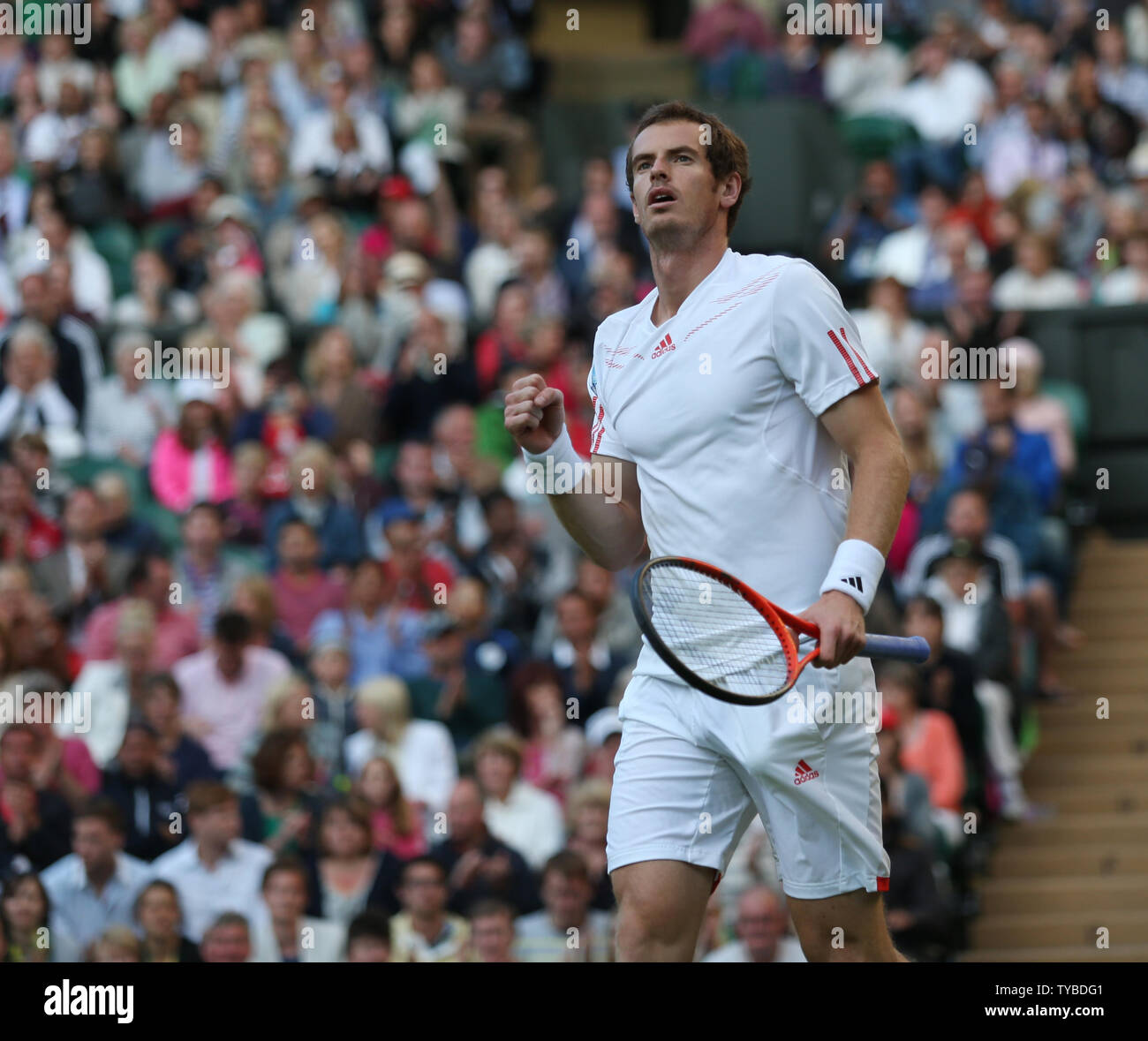 La Gran Bretagna di Andy Murray reagisce durante la sua partita contro Cipro è Marcus Baghdatis il sesto giorno del 2012 campionati di Wimbledon a Londra, giugno 30, 2012. UPI/Hugo Philpott Foto Stock