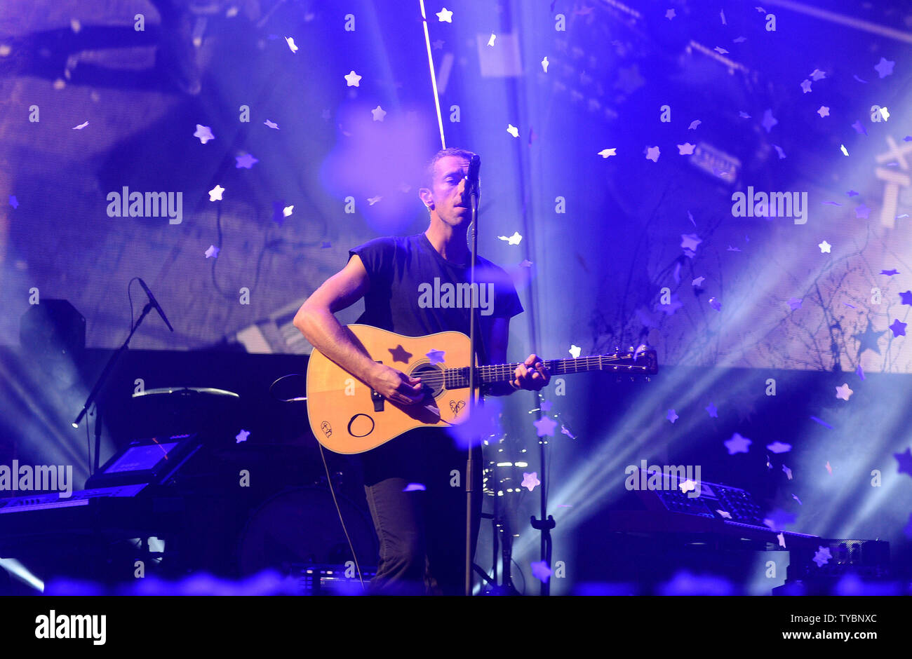 Chris Martin del British rock band Coldplay suona dal vivo durante la BBC Radio 1's Big Weekend a Glasgow il 24 maggio 2014. UPI/Paolo Treadway Foto Stock