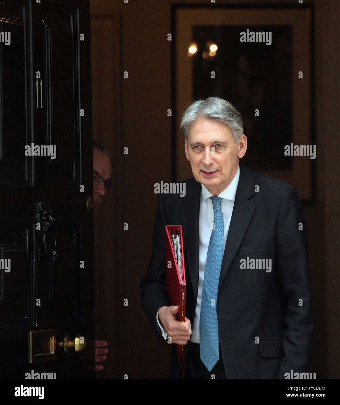 Cancelliere dello scacchiere britannico Philip Hammond foglie No.11 Downing St. per dare un aggiornamento economico presso la sede del Parlamento a Londra il 13 marzo 2019. Il Parlamento europeo si trova di fronte a una nuova votazione sul Brexit oggi Foto di Hugo Philpott/UPI Foto Stock