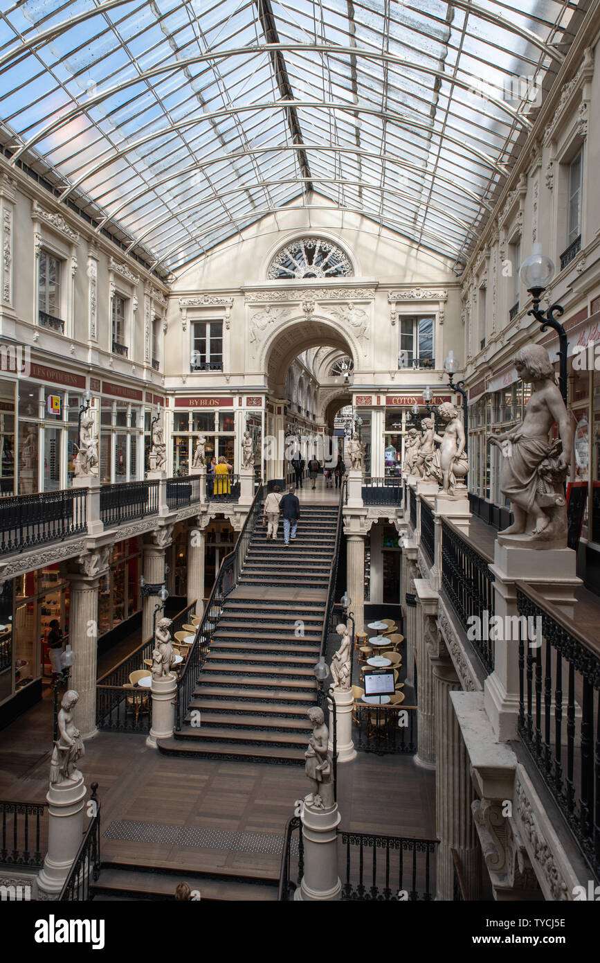Passaggio Pommeraye ist eine Einkaufspassage a Nantes. Es wurde 1843 eröffnet. // Passaggio Pommeraye - aperto nel 1843 - è shopping arcade a Nantes. Foto Stock