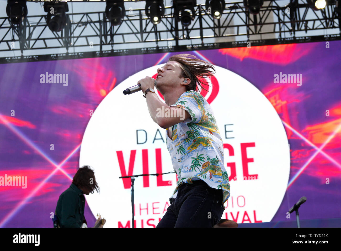 Matt Shultz di gabbia l'Elefante esegue sul palco al iHeartRadio villaggio diurno concerti a Las Vegas, Nevada, il 24 settembre 2016. Foto di James Atoa/UPI Foto Stock