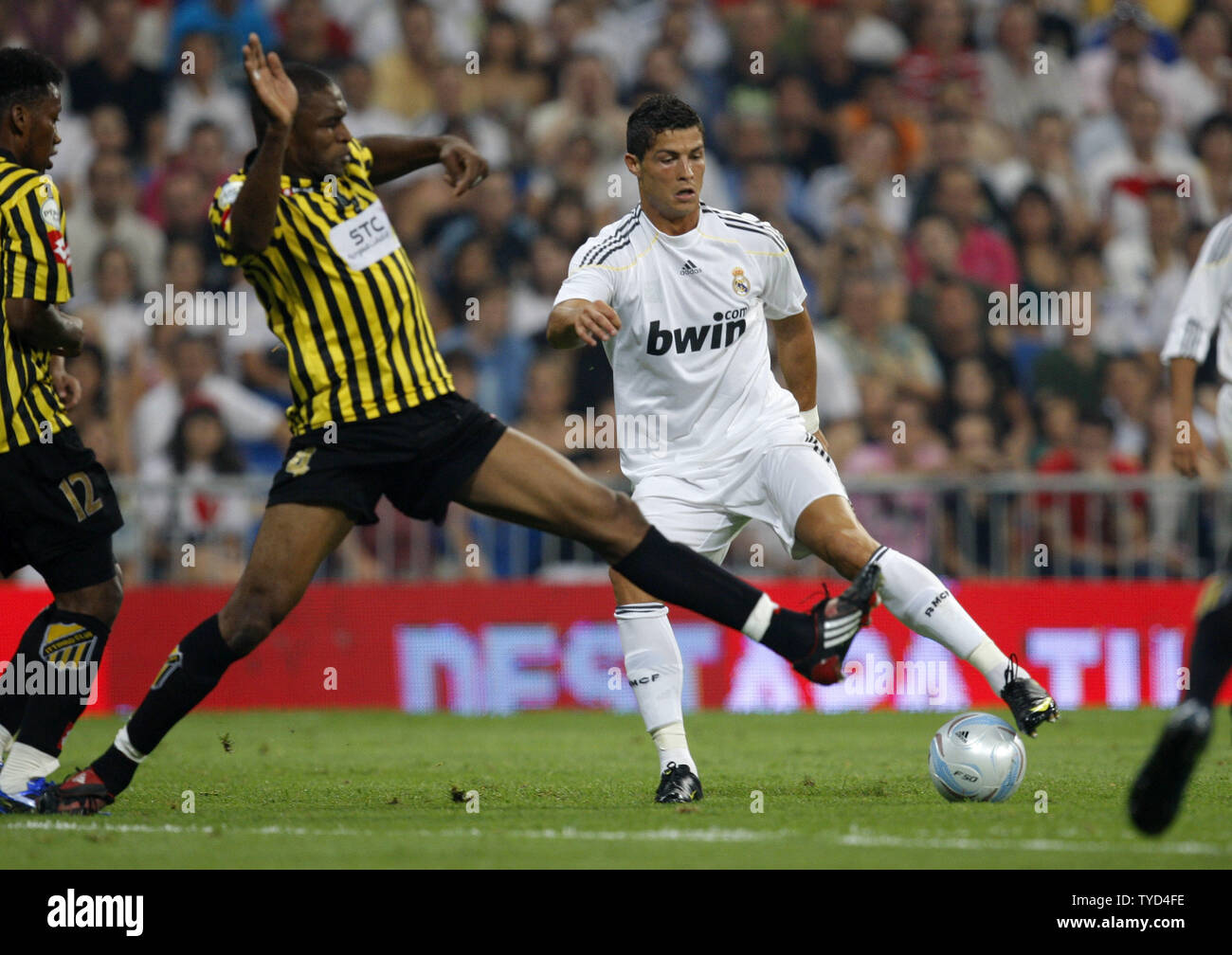 Cristiano Ronaldo tenta per la palla durante la pace Cup match tra Real Madrid e al Ittihad sulla luglio 26, 2008 a Madrid, Spagna. (UPI foto/Angel Martinez) Foto Stock