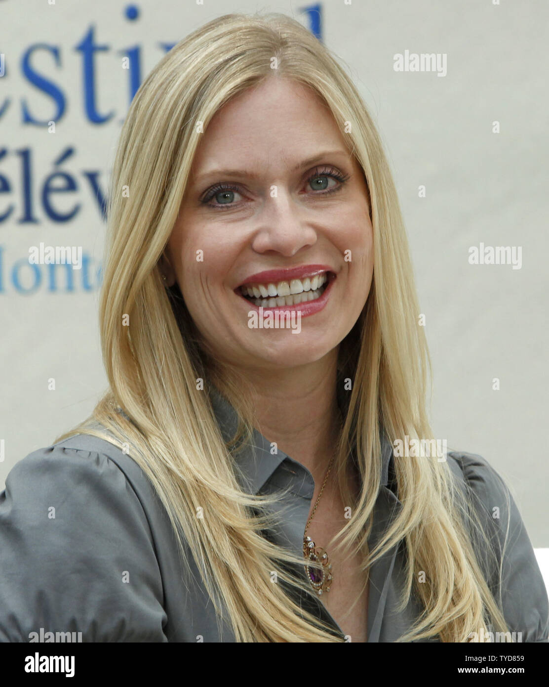 Attrice Emily Proctor arriva a un photocall per lo show televisivo "CSI: Miami' durante il quarantanovesimo Festival della Televisione di Monte Carlo a Monte Carlo, Monaco del 11 giugno 2009. (UPI foto/David Silpa) Foto Stock