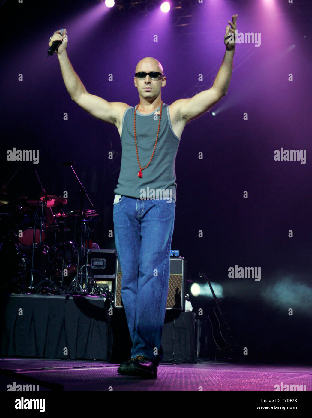 Ed Kowalczyk con Live esegue in concerto al Seminole Hard Rock Hotel & Casino, in Hollywod, Florida, il 9 agosto 2005. (UPI foto/Michael Bush) Foto Stock