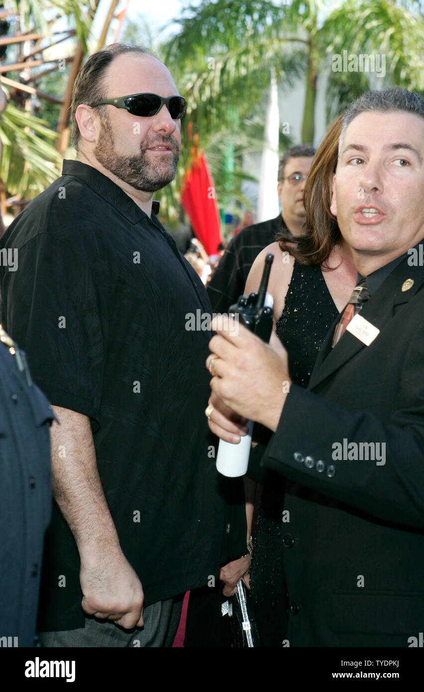James Gandolfini (Tony Soprano) arriva per i soprani episodio finale visualizzazione al Seminole Hard Rock Hotel & Casino in Hollywood Florida il 10 giugno 2007. (UPI foto/Michael Bush) Foto Stock
