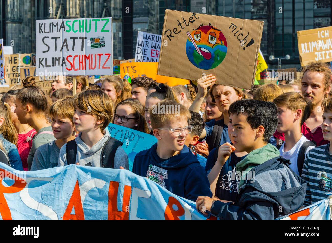 Dimostrazione di studenti e di giovani, venerdì per il futuro, 24 maggio 2019, Colonia, nella Renania settentrionale-Vestfalia, Germania Foto Stock