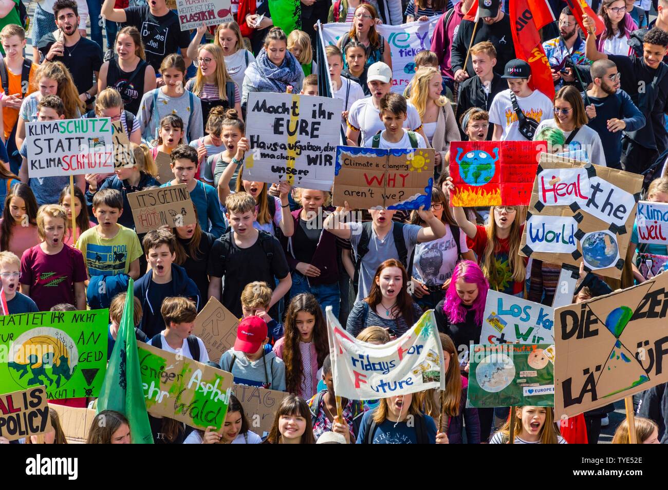 Dimostrazione di studenti e di giovani, venerdì per il futuro, 24 maggio 2019, Colonia, nella Renania settentrionale-Vestfalia, Germania Foto Stock