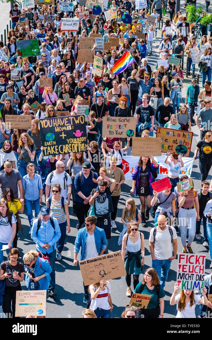 Dimostrazione di studenti e di giovani, venerdì per il futuro, 24 maggio 2019, Colonia, nella Renania settentrionale-Vestfalia, Germania Foto Stock