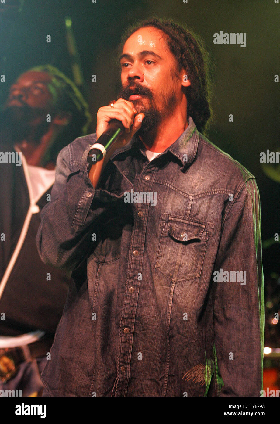 Damian Marley, figlio più giovane di raggae leggenda Bob Marley, esegue in concerto a Pompano Beach anfiteatro in Pompano Beach, Florida il 22 agosto 2010. UPI/Michael Bush Foto Stock