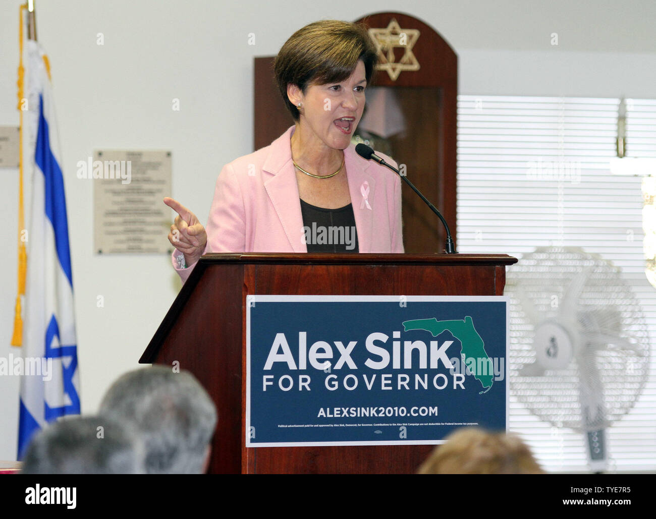 Florida Gubernatorial Candidate dissipatore di Alex detiene un rally al secolo villaggio comunità di pensione in Pembroke Pines, Florida il 19 ottobre 2010. UPI/Martin fritti Foto Stock