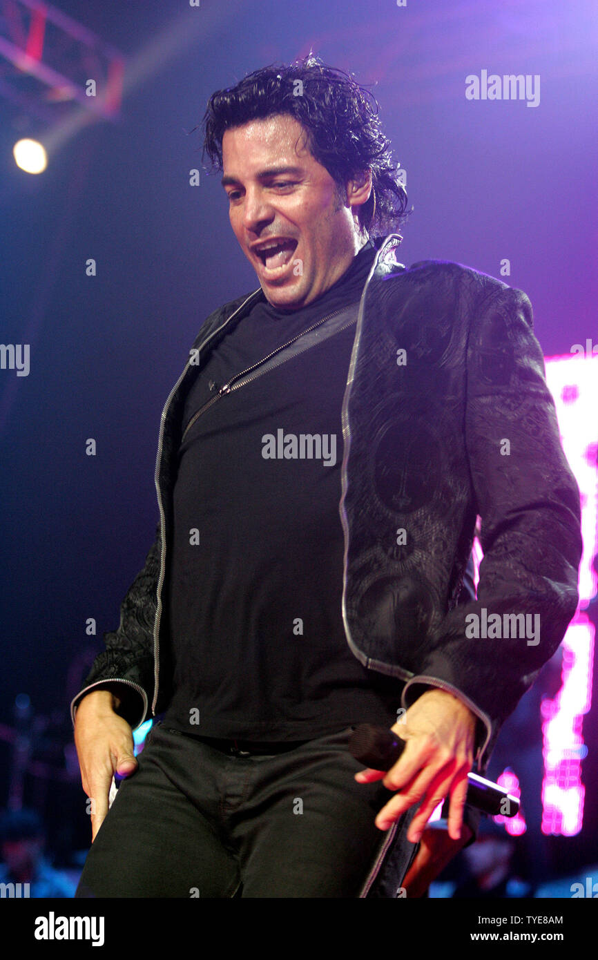 Il Puerto Rican pop latino cantante Chayanne esegue al Seminole Hard Rock Hotel & Casino in Hollywood Florida il 19 novembre 2010. UPI/Michael Bush Foto Stock