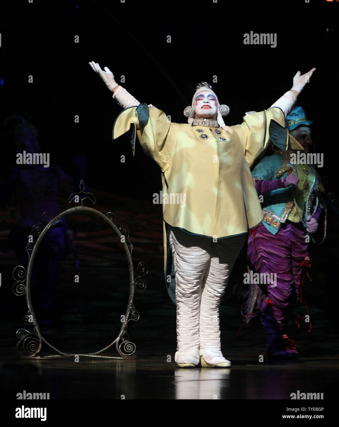 Cirque du Soleil esegue "Alegria' al BankAtlantic Center di Sunrise, Florida il 20 luglio 2011. UPI/Michael Bush Foto Stock