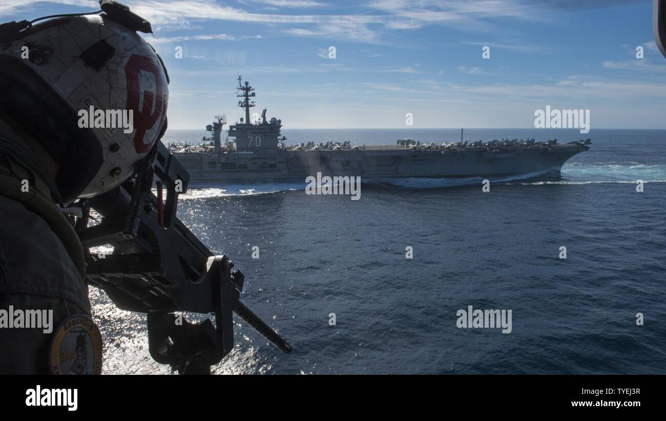 Quinta Flotta, sesta flotta, undicesimo MEU, 2016, Bahrein, BHR, CG 57, CG-57, combattere la fotocamera, COMCAM, ddg 80, DDG 92, distribuzione distruttore, DQ503, Elberg, ENDURANCE CANOTTIERE, EOD, Expeditionary, le attività della flotta Sasebo, ponte di volo, le operazioni di volo, quarti di volo, Grecia, Homecoming, Homeport, HSC 21, Giappone, JEB Little Creek, JS Hyuga 181, appassionato di spada 2017, Kitsap County, LHD 6, LHD6, Biblioteca, LPD 17, MAKIN ISLAND, Marine Corps reclutare Depot, Marine Corps reclutare deposito a San Diego, Momsen, NASWI, Naval Air Station Whidbey Island, Base Navale Kitsap, marina, navy kids, NECC, PTM, norfolk, NSE, pacifico, FOTO E Foto Stock